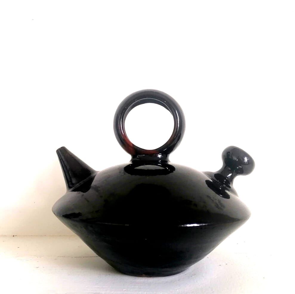Chevrette modernist in black enamelled sandstone, circa 1970