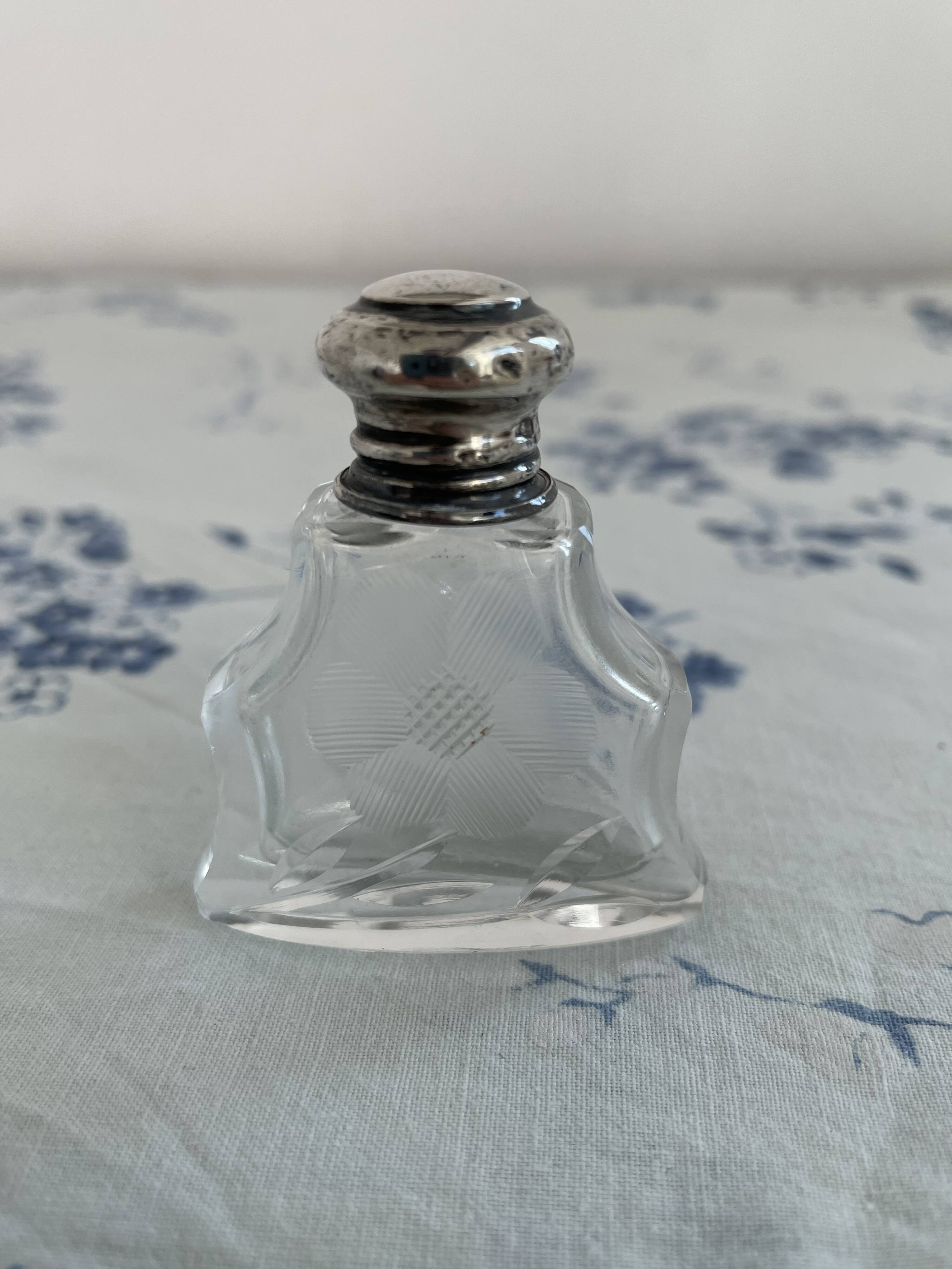 Perfume bottle, salt, silver, engraved glass, 1908, English silver hallmarks
