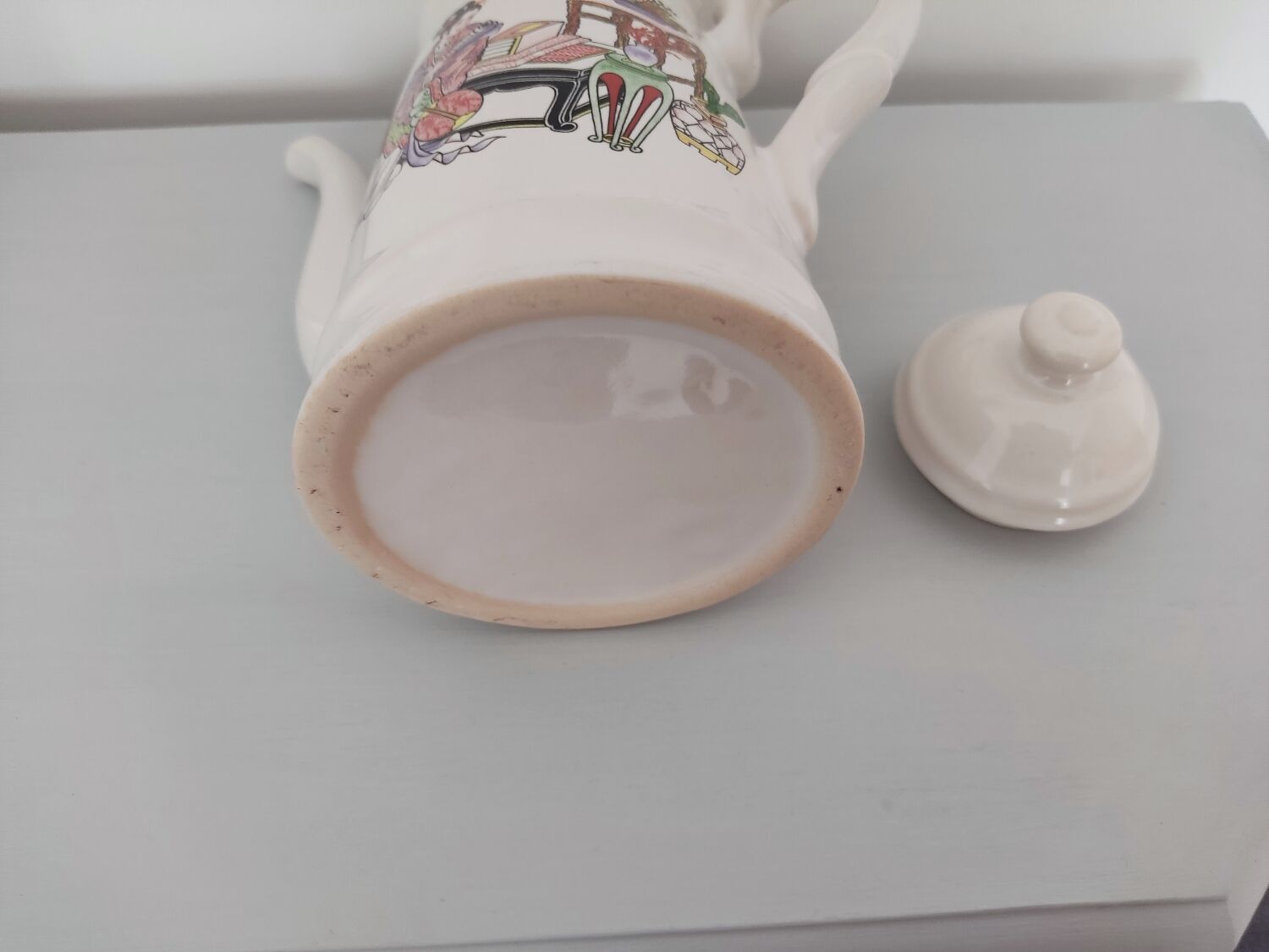 Japanese décor teapot