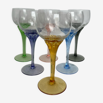 6 verres à vin en verre de couleur
