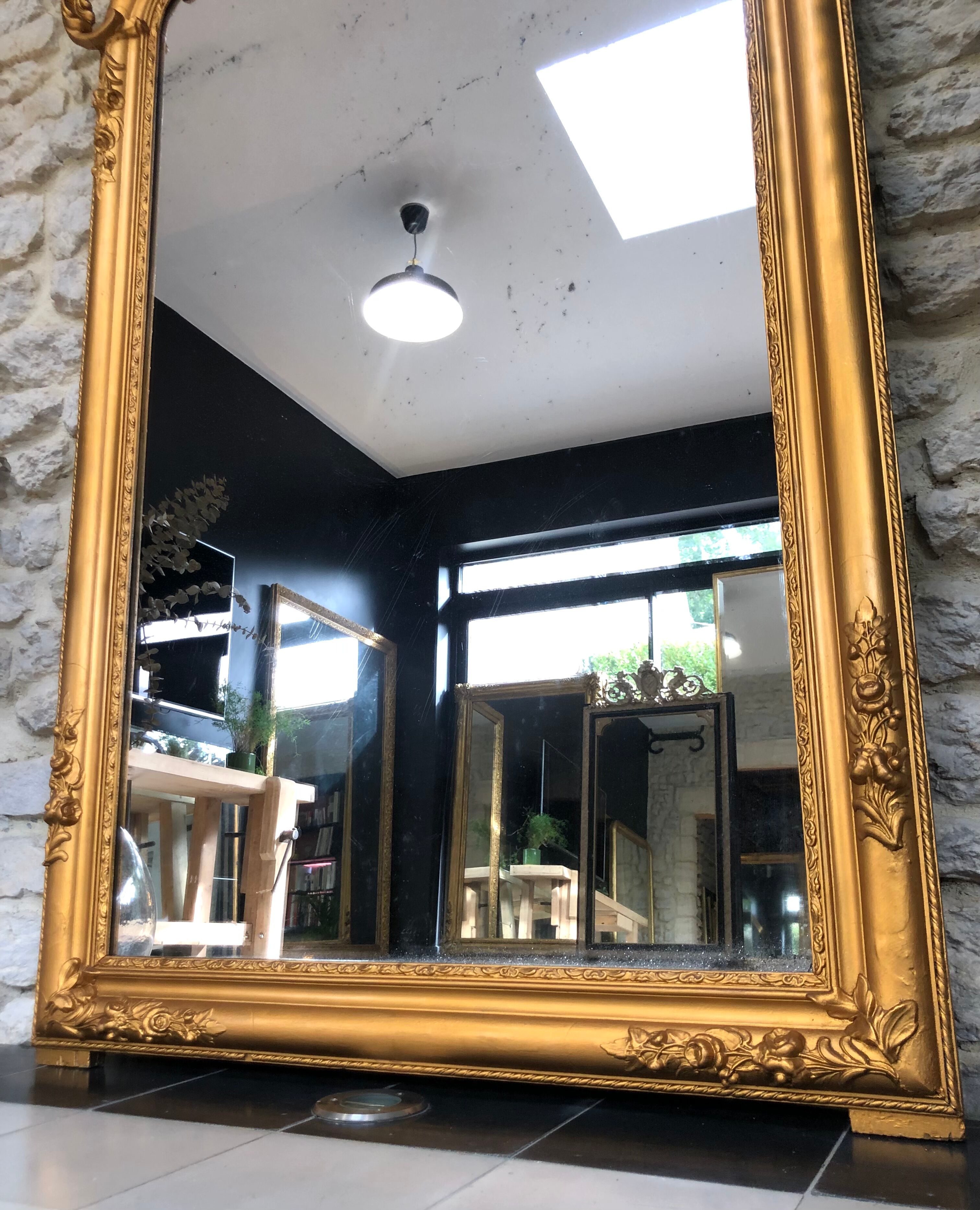 Miroir ancien à fronton 167,5cm/91cm, glace au mercure et piquée