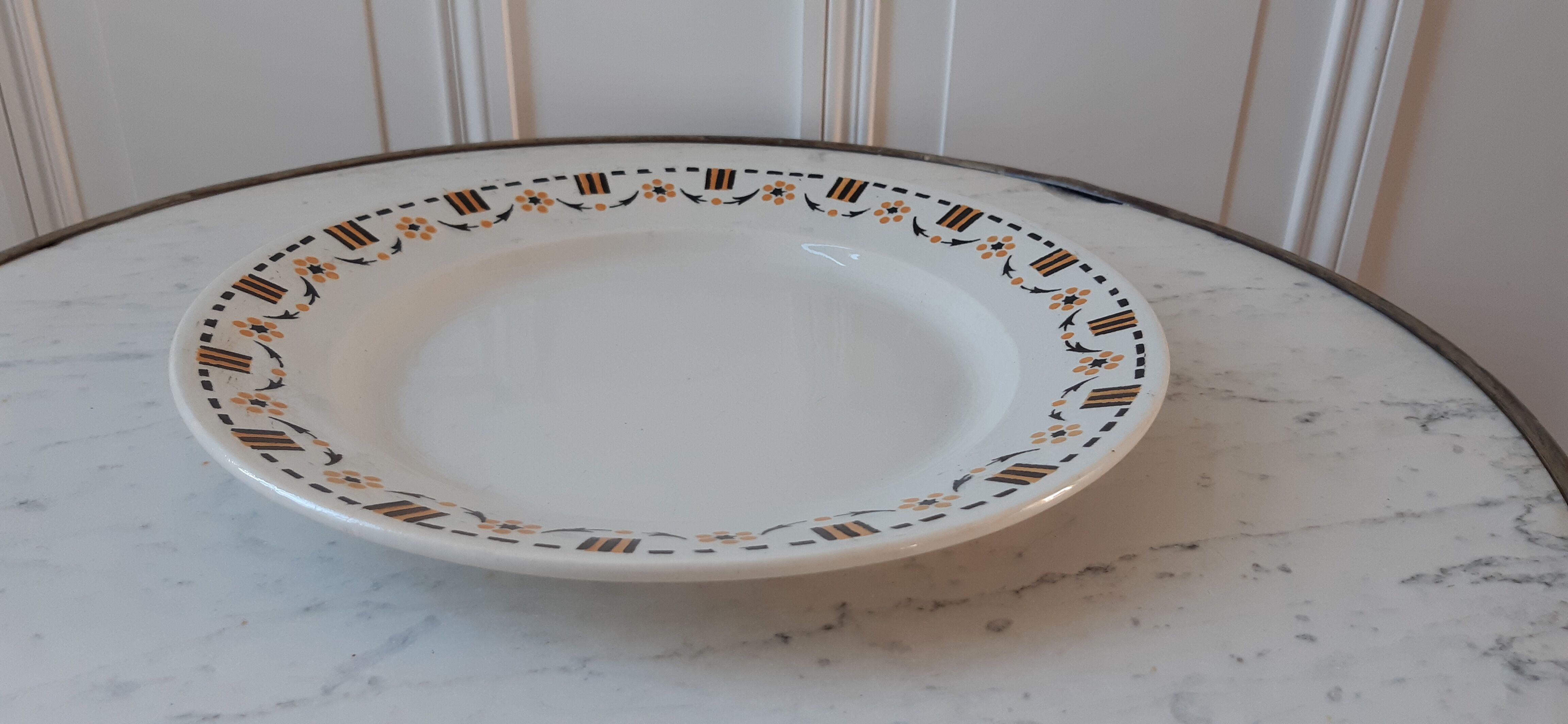 Dish Gien XXth century