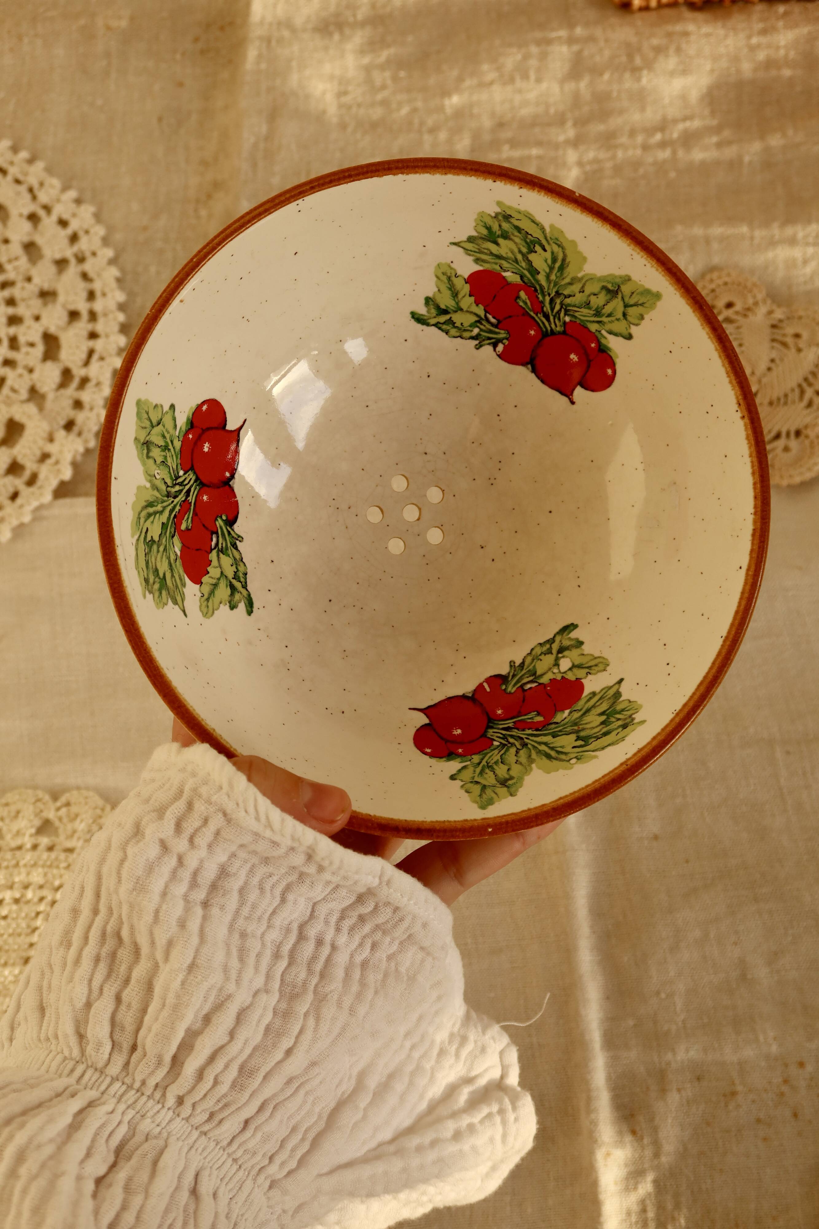 Small vintage ceramic drainer with radish pattern stoneware effect