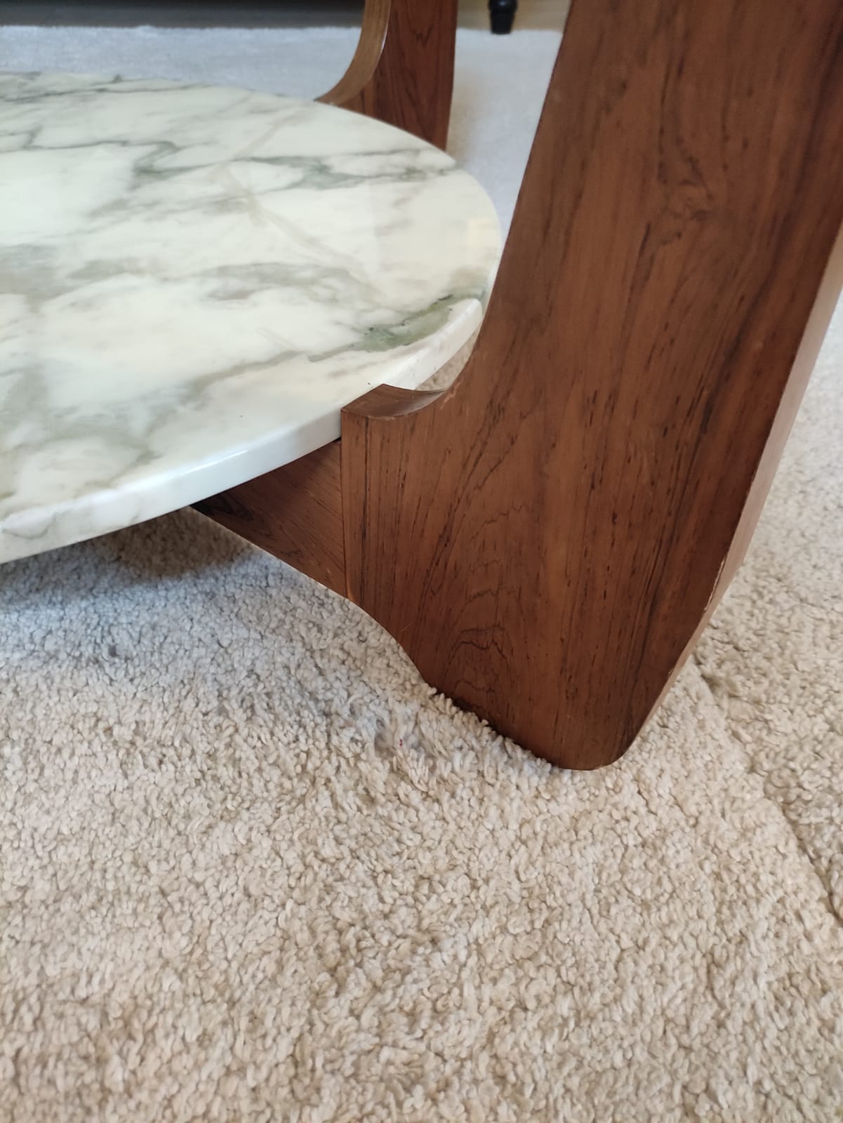 Table basse bois marbre et verre par Hugues Poignant
