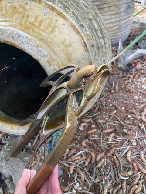Swallow-shaped mirror