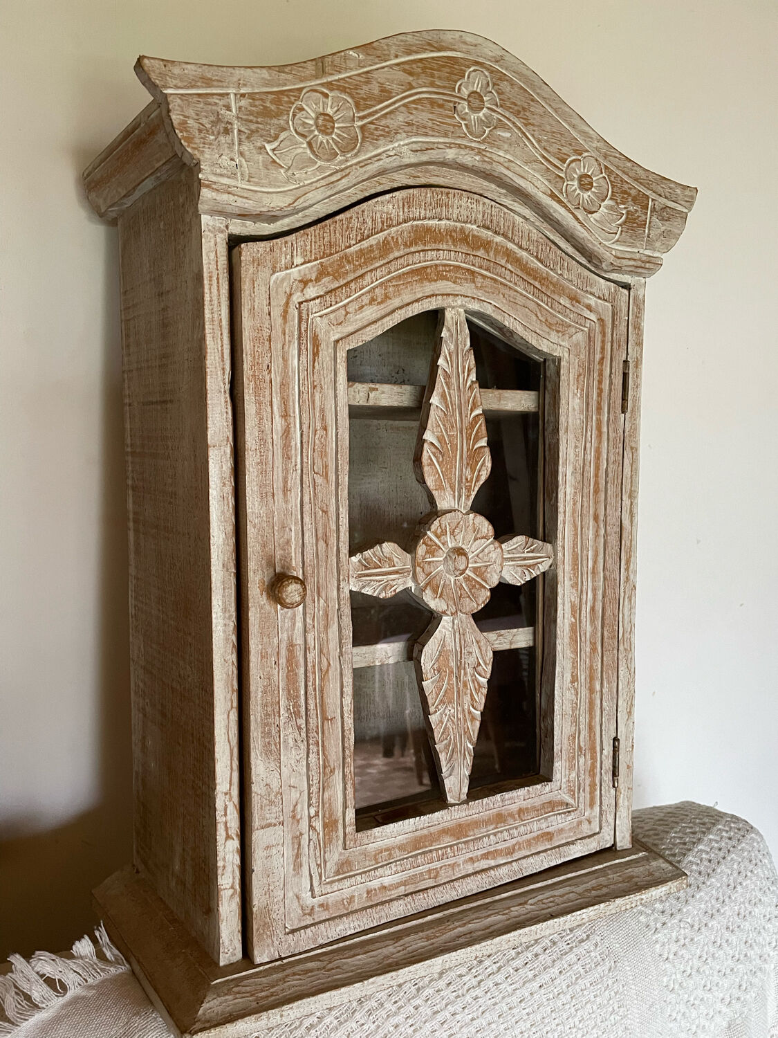 Cupboard in cerused wood