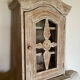 Armoire en bois cerusé