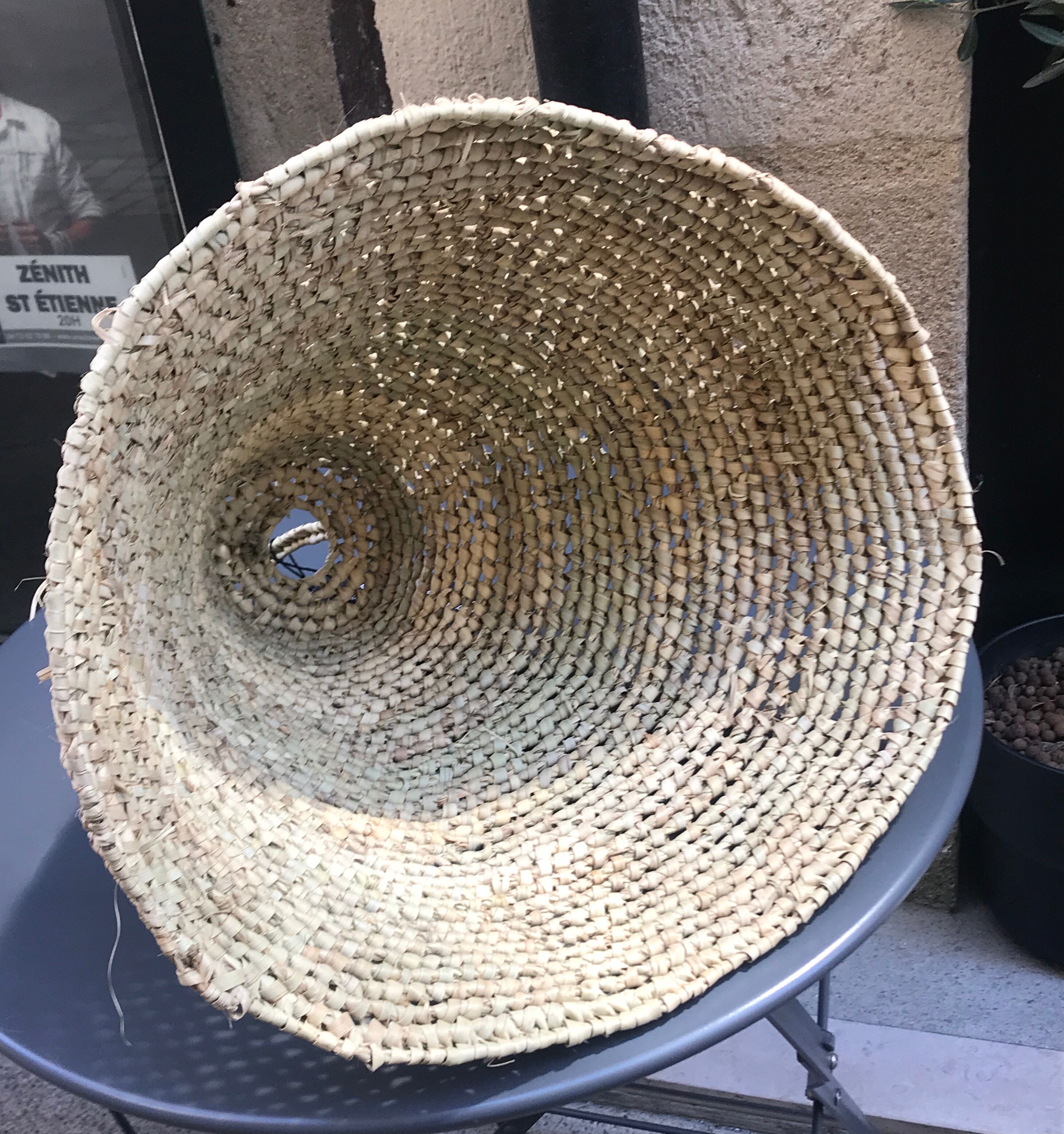 Crocheted wicker suspension