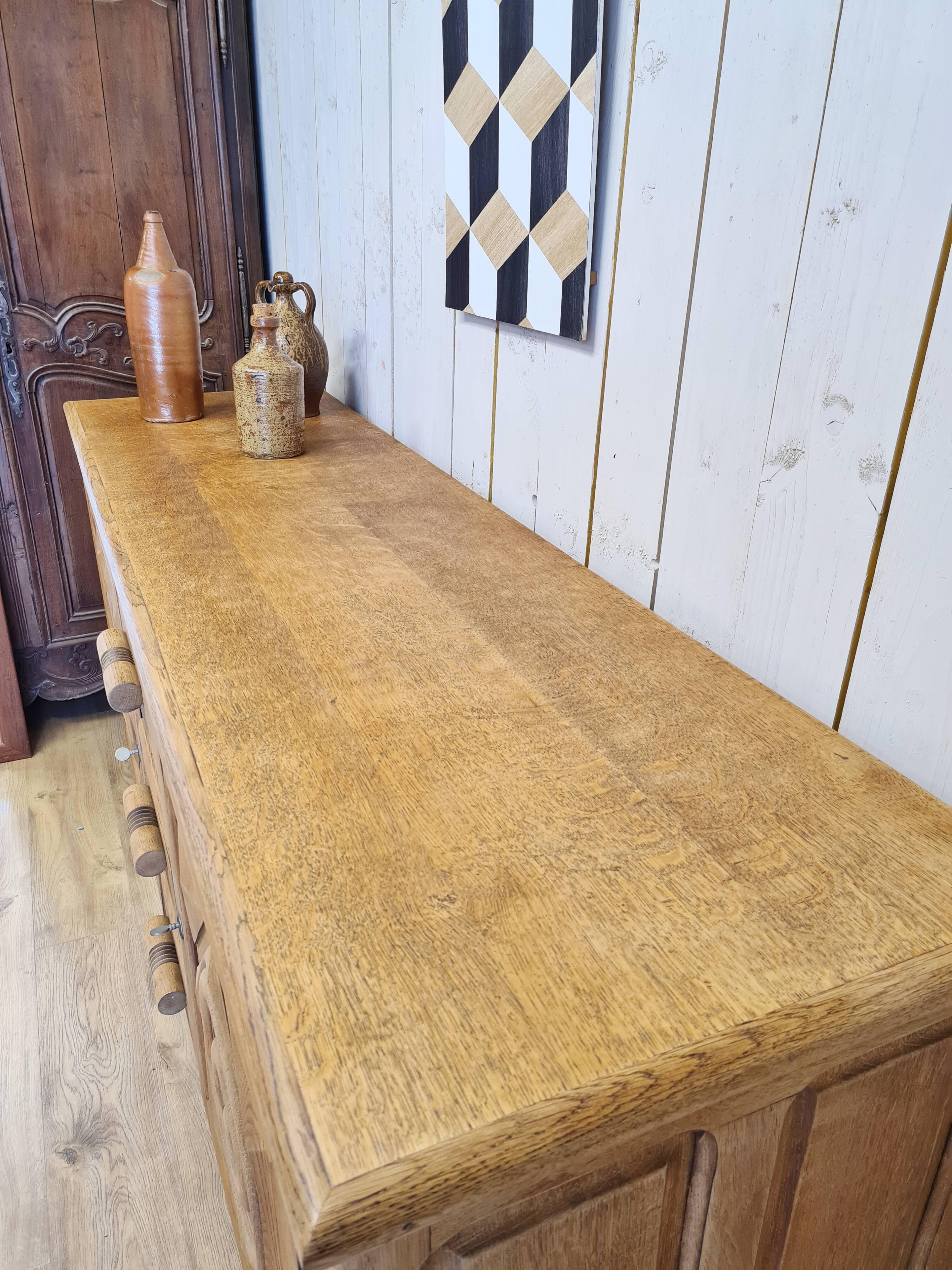 Enfilade brutalist style 40s renovated in raw wood
