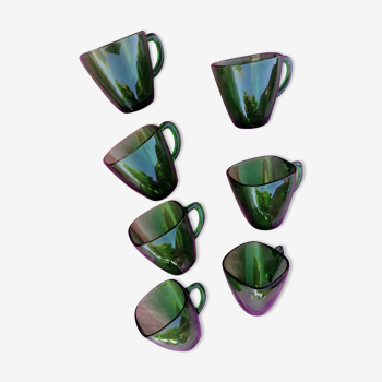 7 tasses en verre transparente