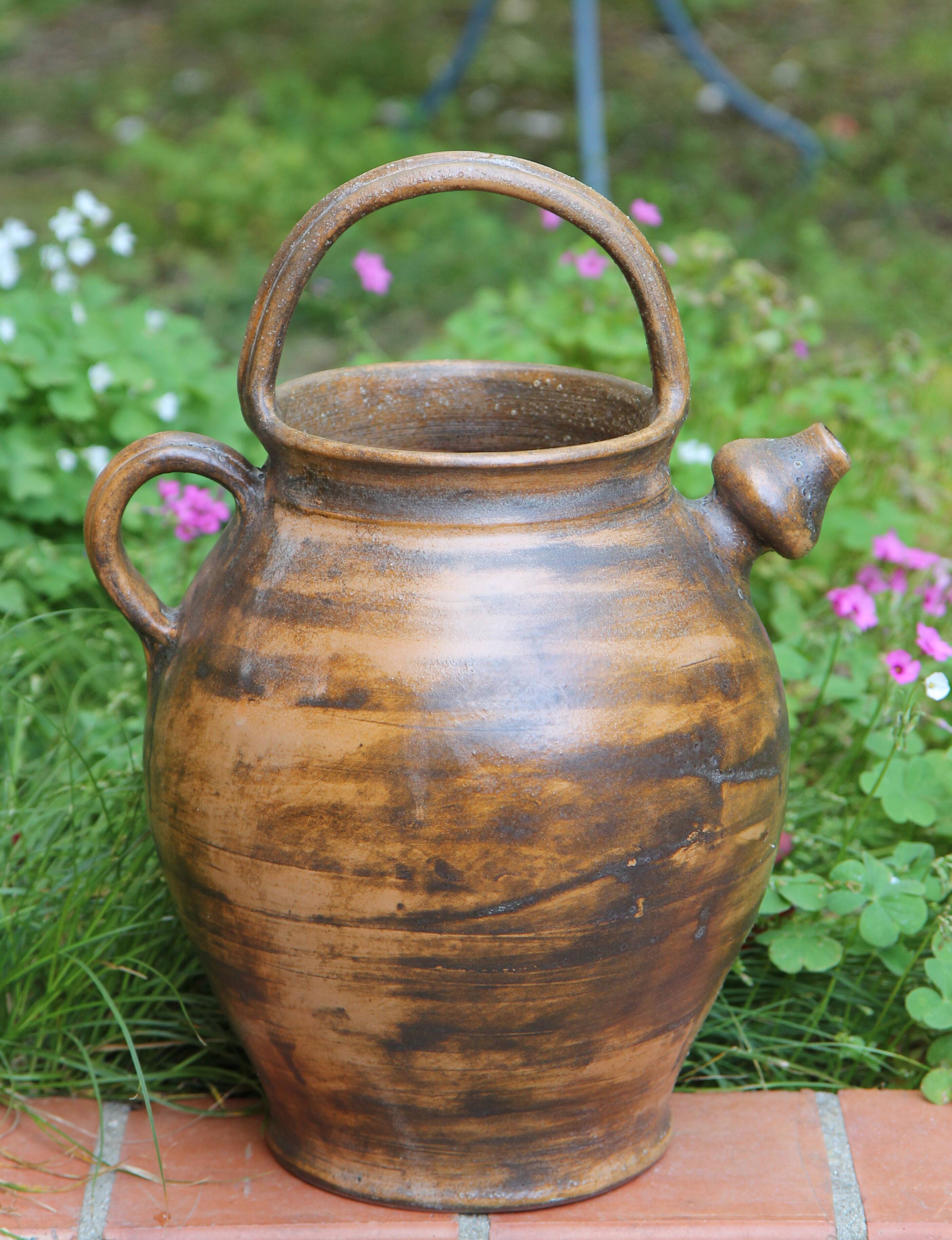 Large water jug Dieulefit Caves