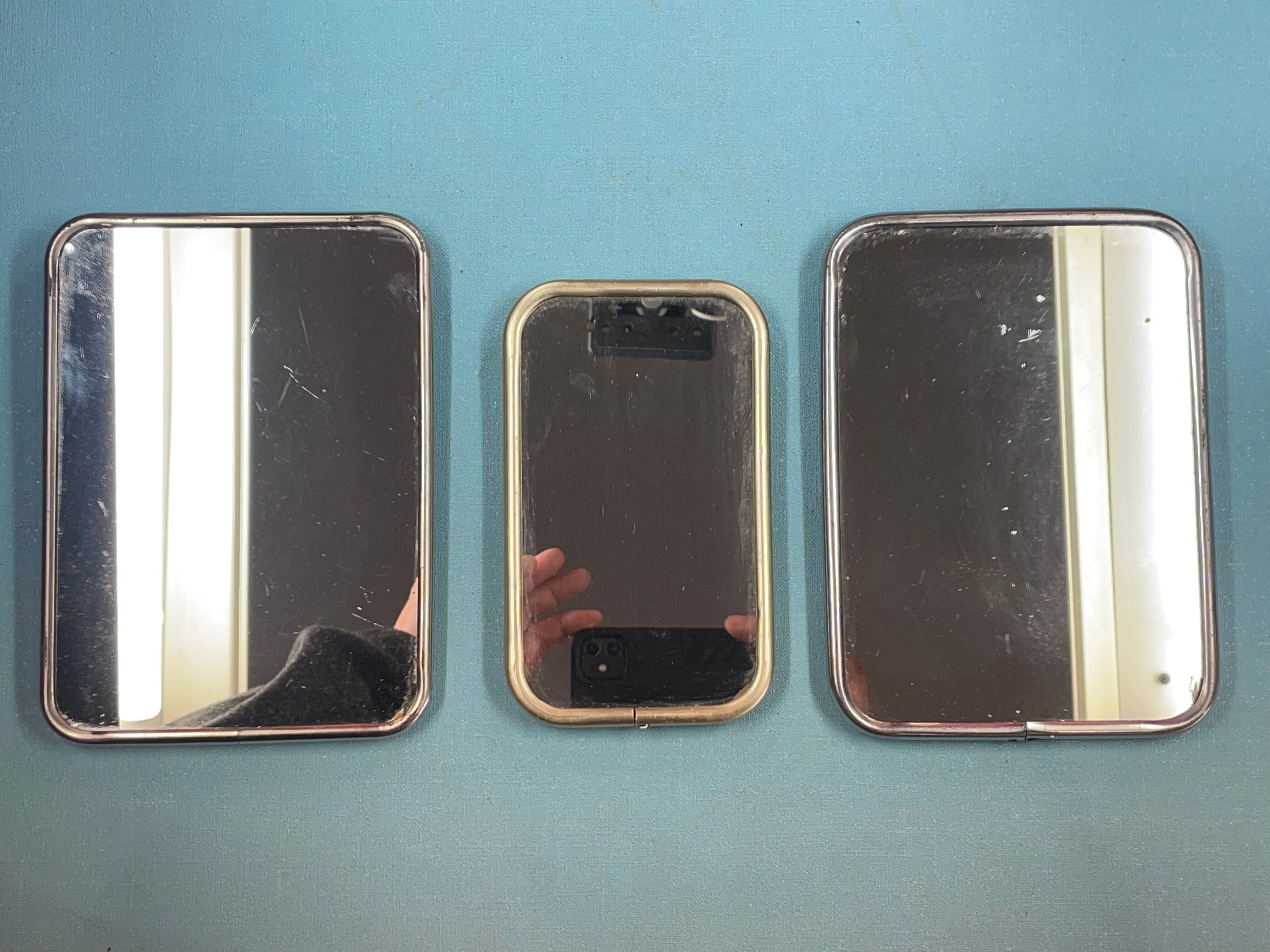 Set of barber mirrors to chain or to put down