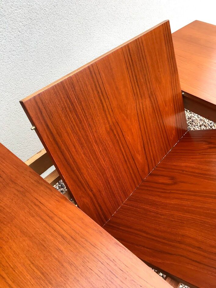 Expandable table 1970