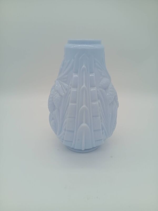 Vase Art Déco Opaline Verre Bleu Pastel Décor Pomme de Pin France Années 30