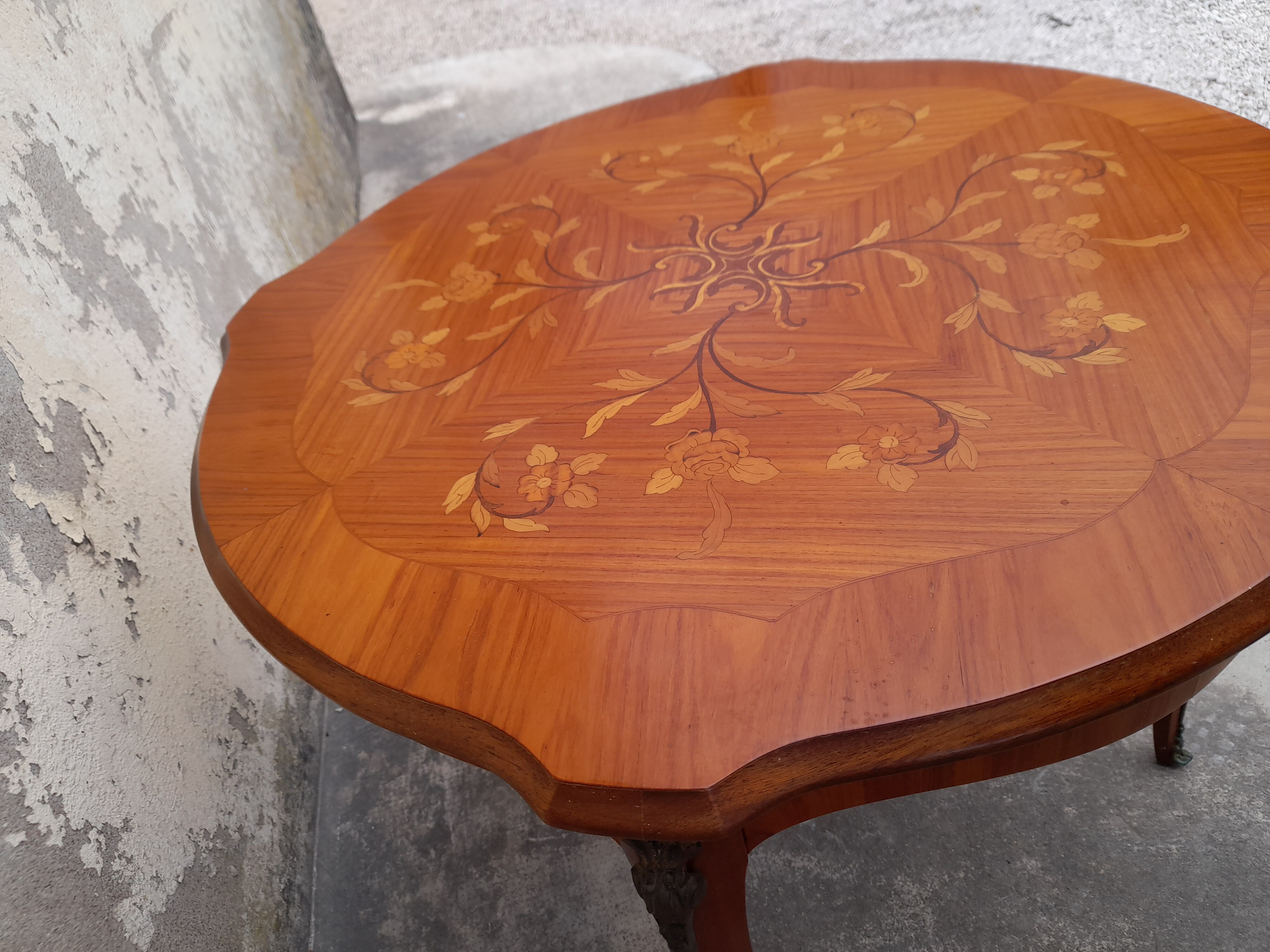 Table basse style Louis XV en bois de rose