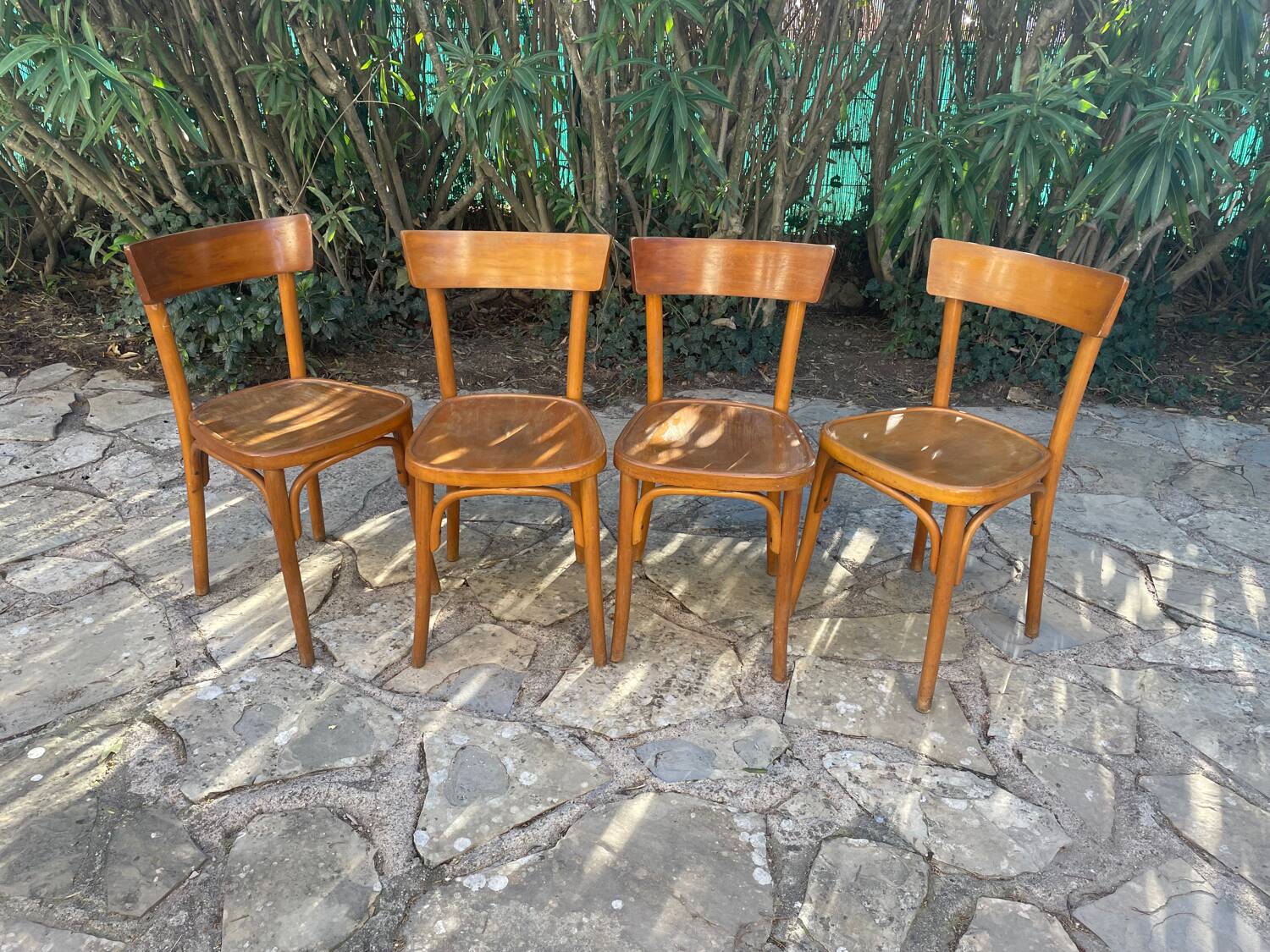 Lot de quatre chaises bistrot