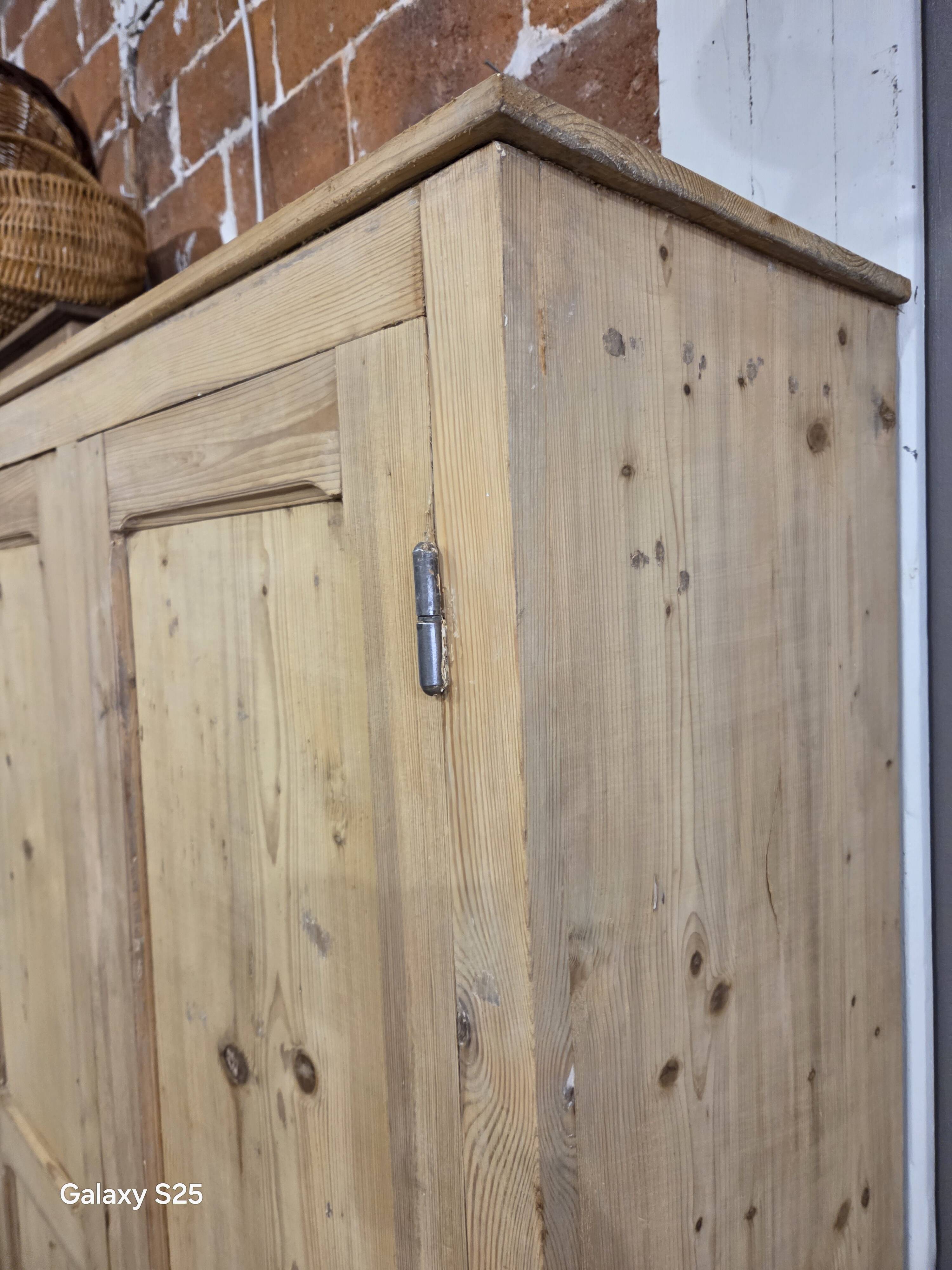 Armoire parisienne 2 portes, restaurée