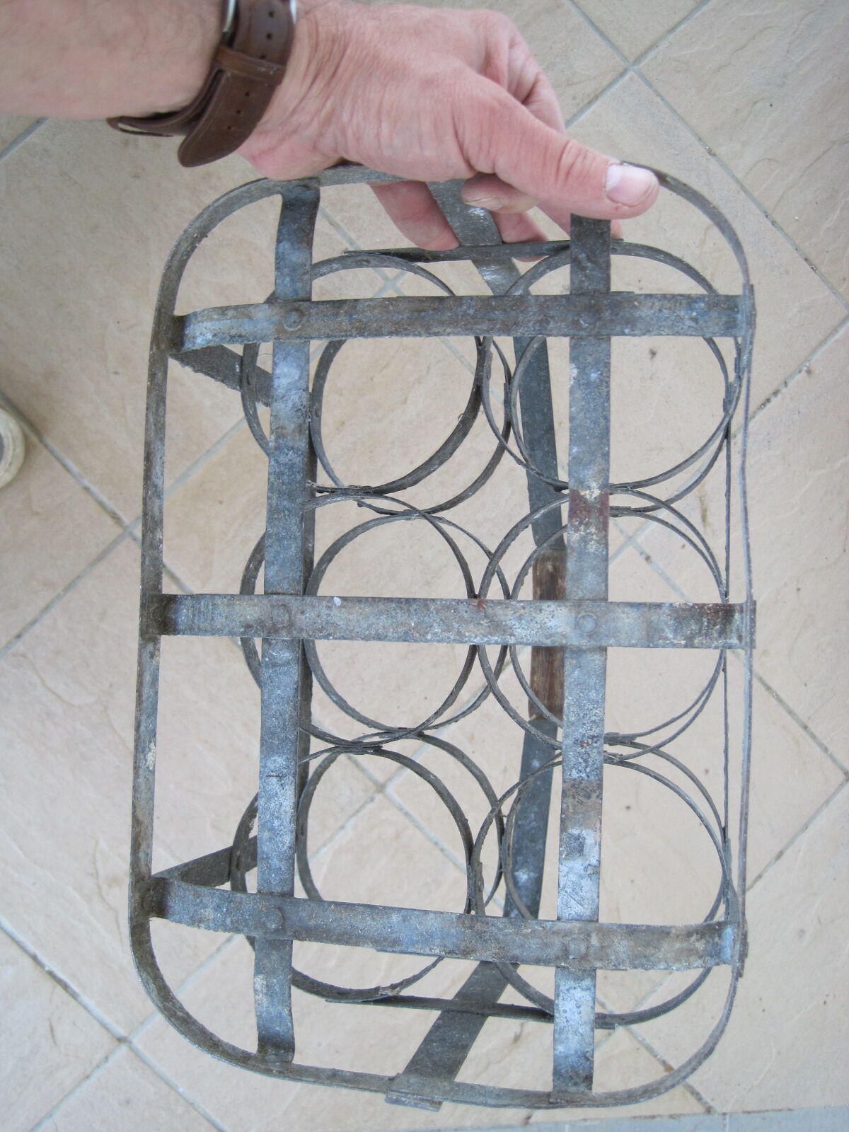 Zinc bottle holder and 6-compartment wooden handle