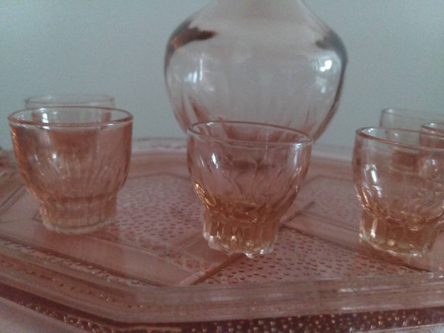 Service à liqueur en verre rose