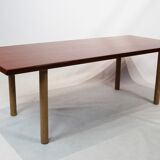 Table basse en teck et chêne conçue par Hans J. Wegner et par Andreas Tuck dans les années 1960