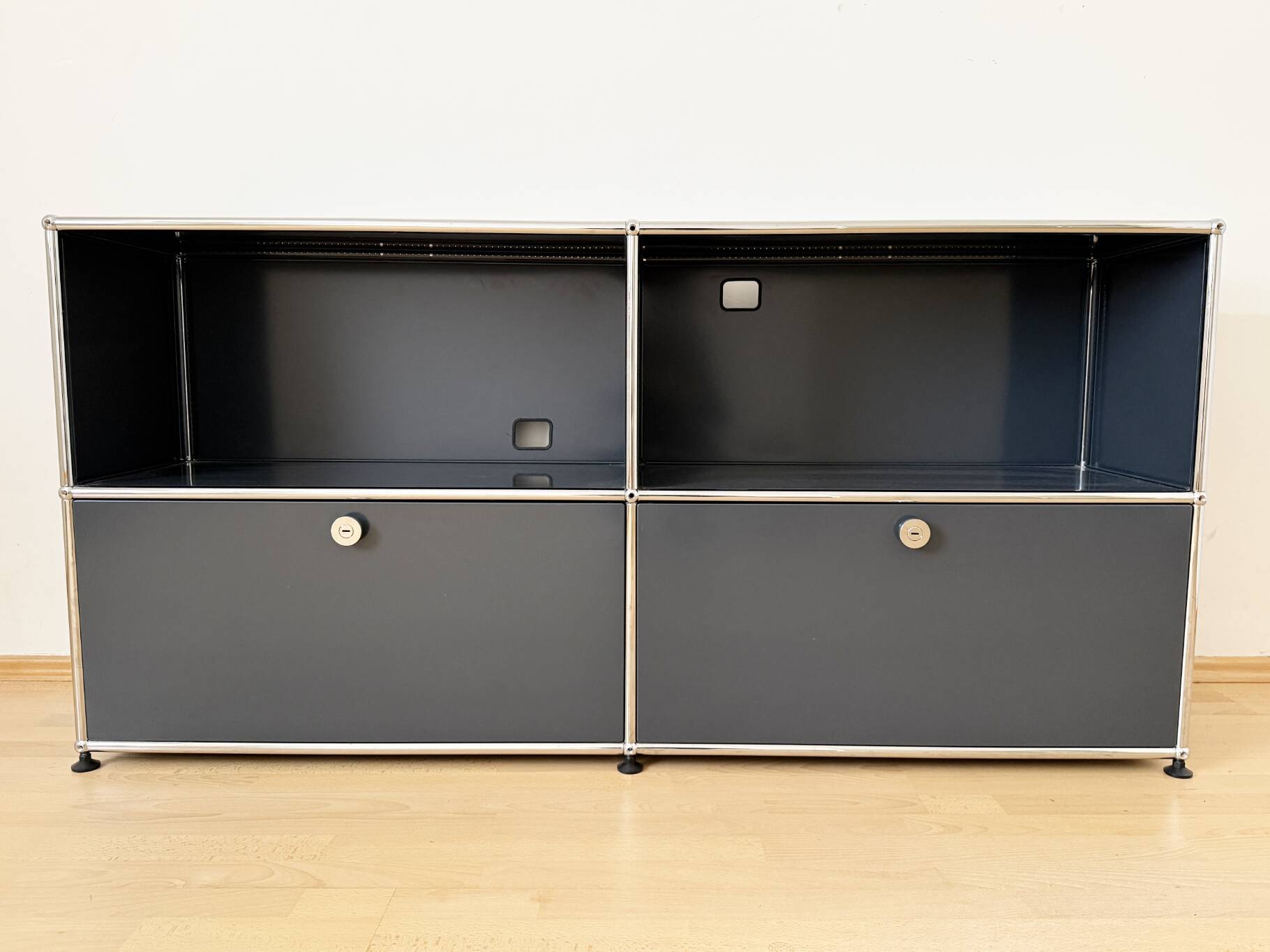 USM Haller sideboard, medium grey RAL 7004, 4 compartments with 2 flaps, Switzerland, 2000s