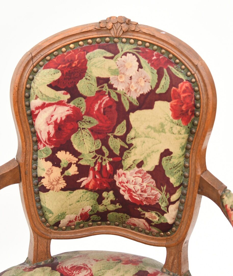 Louis XV-style convertible chair