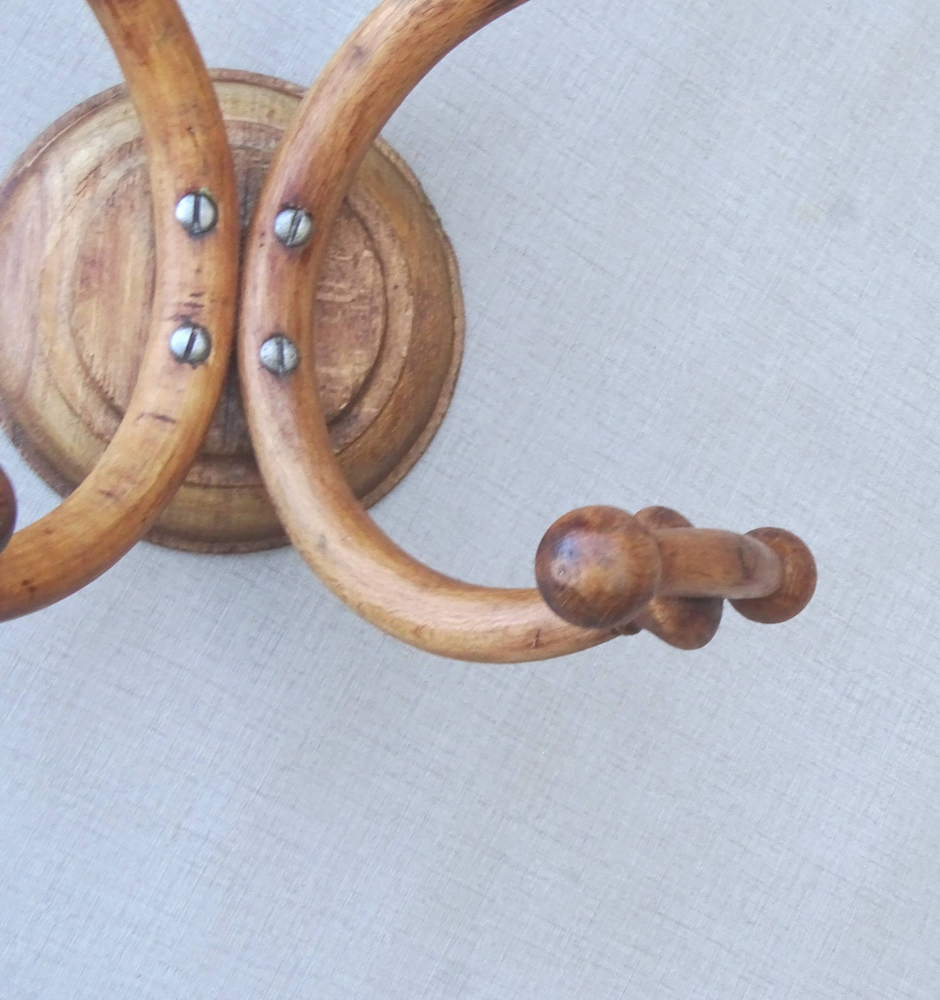 Coat and hat rack THONET with two esses