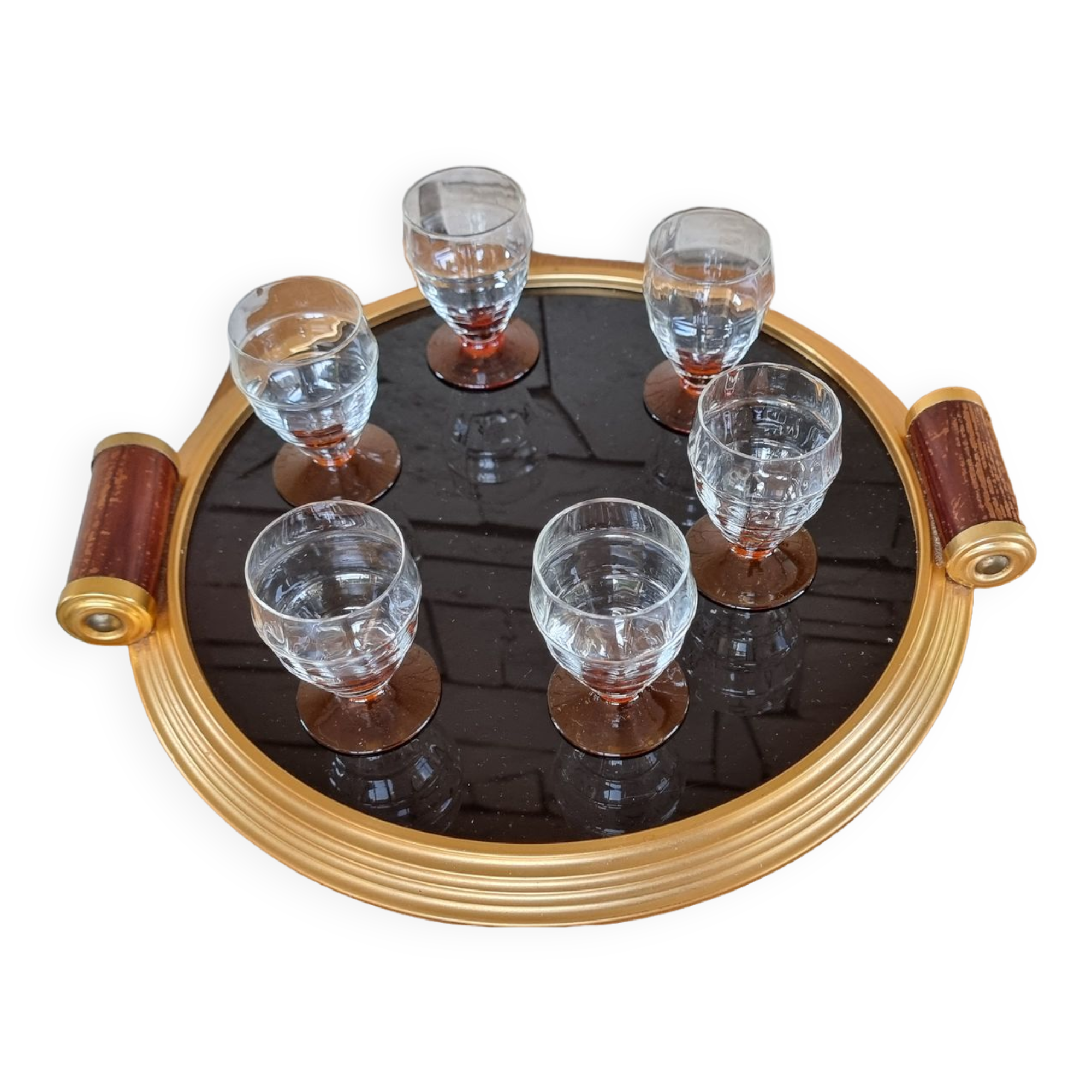 Amber glasses with its top