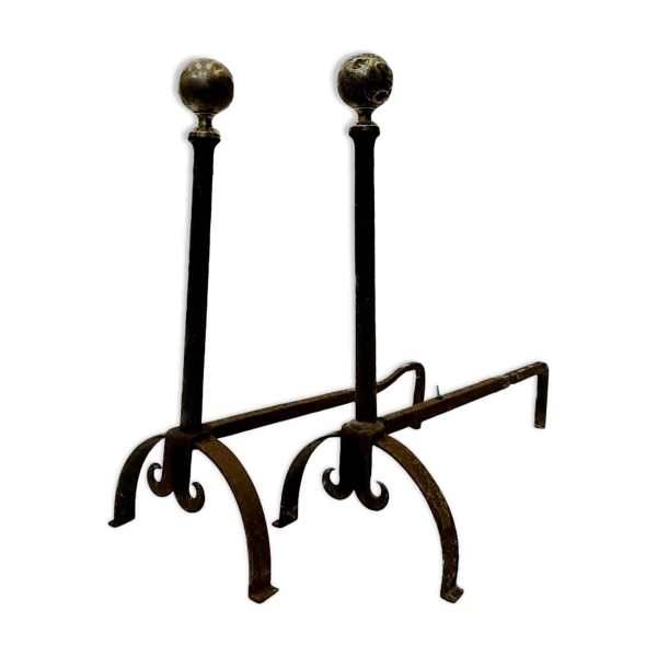 Paire de chenets porte buches en fer forgé XX siècle