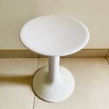 Stool with iconic design and tulip base, published by Tatay.