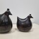 Trio de sculptures poules en ébène