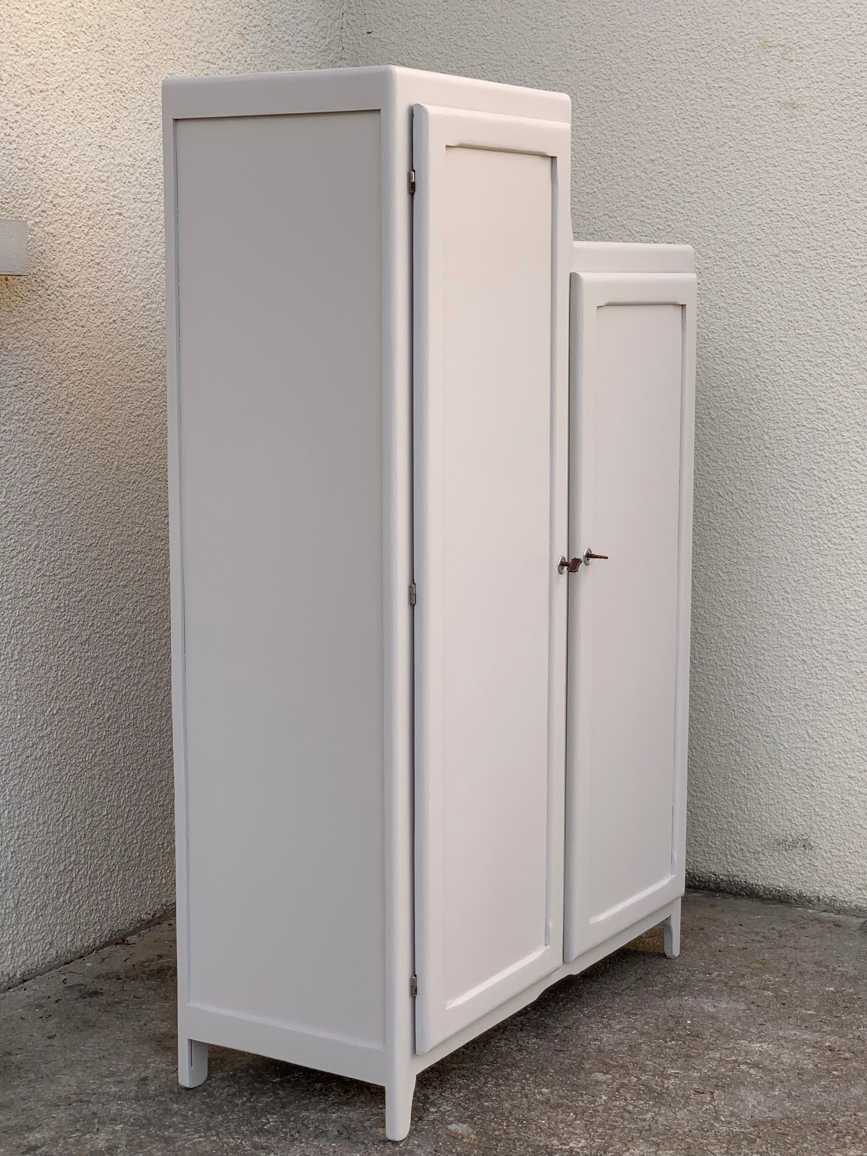 Asymmetrical Parisian wardrobe 1940