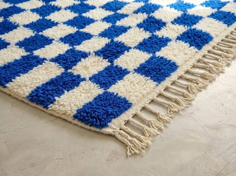 Handmade pure wool Moroccan rug in blue and white, size 1.5/2.5 m.
