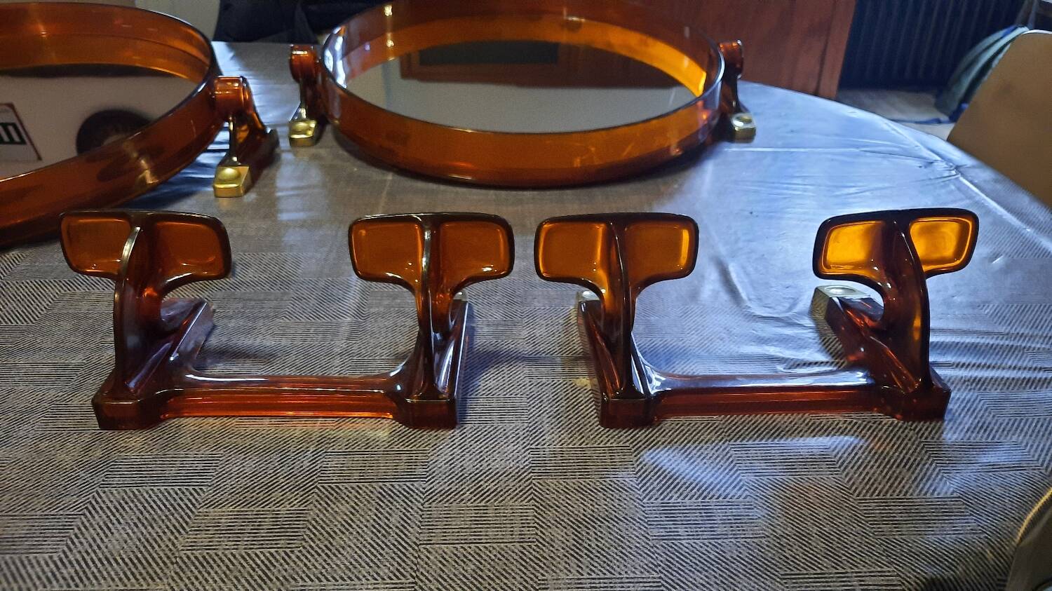 Ensemble 2 miroirs et 2 porte manteau année 70