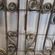 Ancienne paire de grilles en fer forgé
