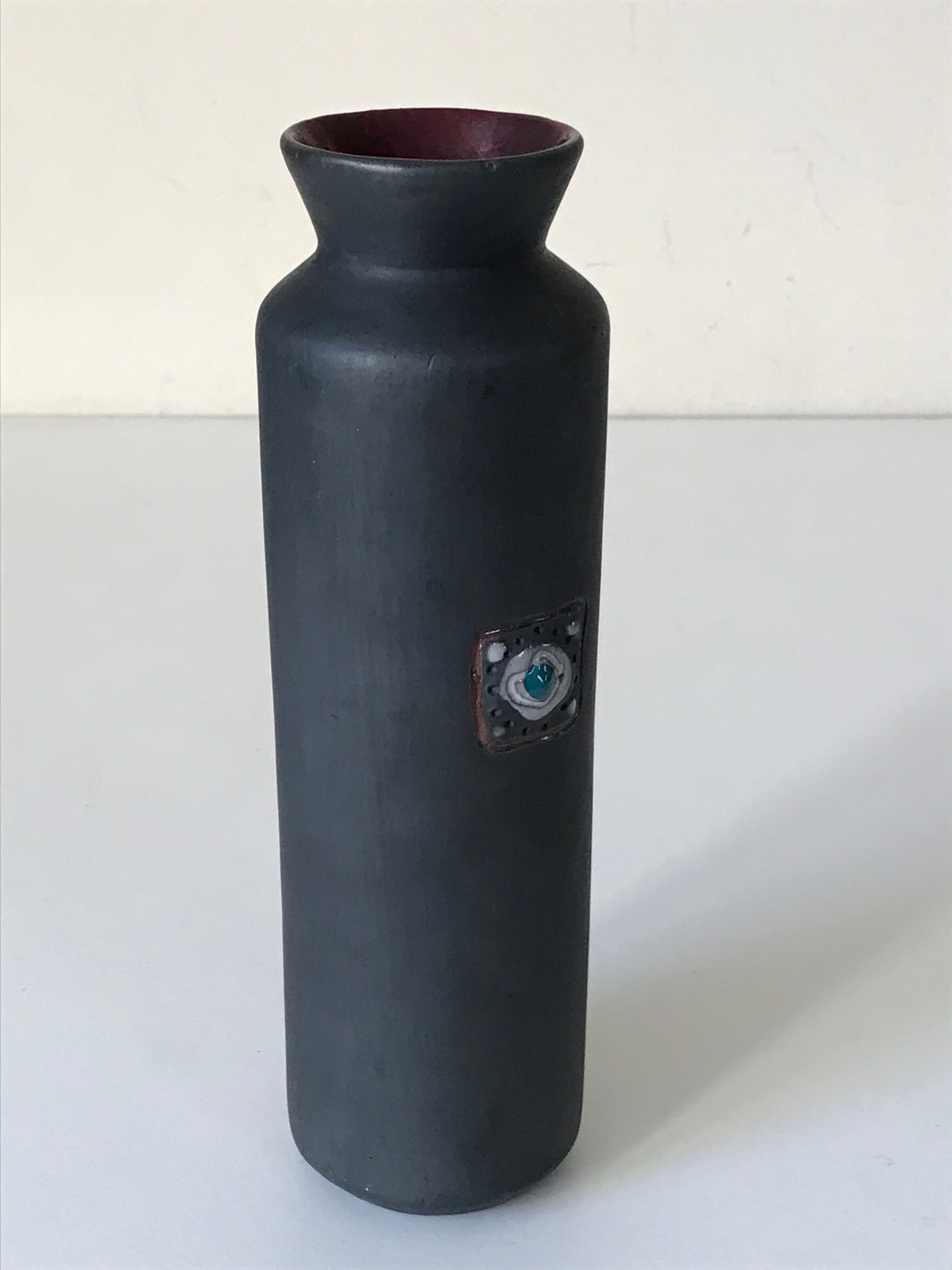 Atypical vase design of the 70 s