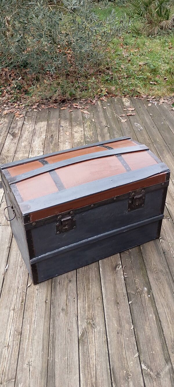 Ancien coffre en bois