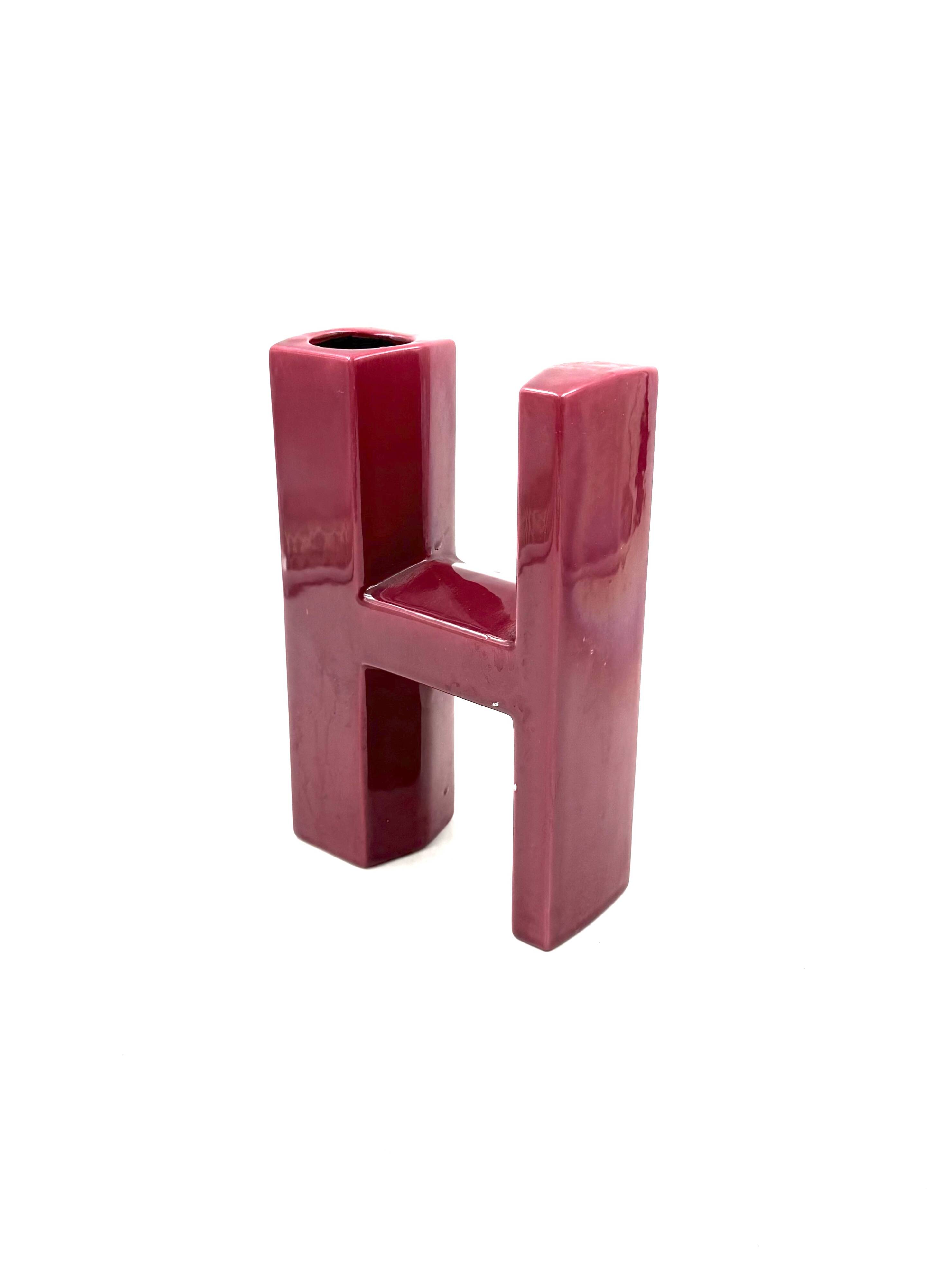 Space age red H letter shaped ceramic solifleur vase, Marcel Radureau 1970