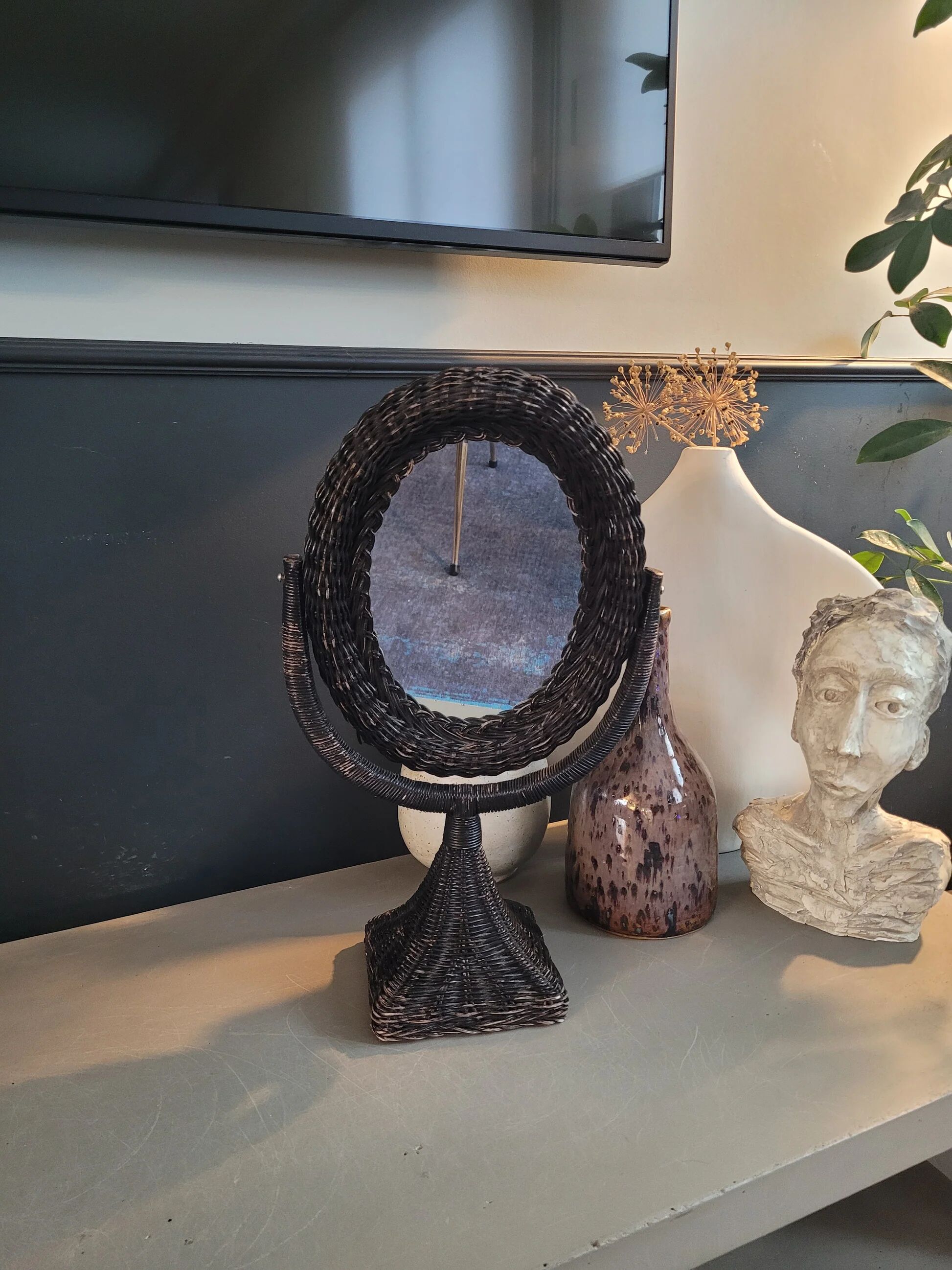 Miroir à poser pivotant en osier noir