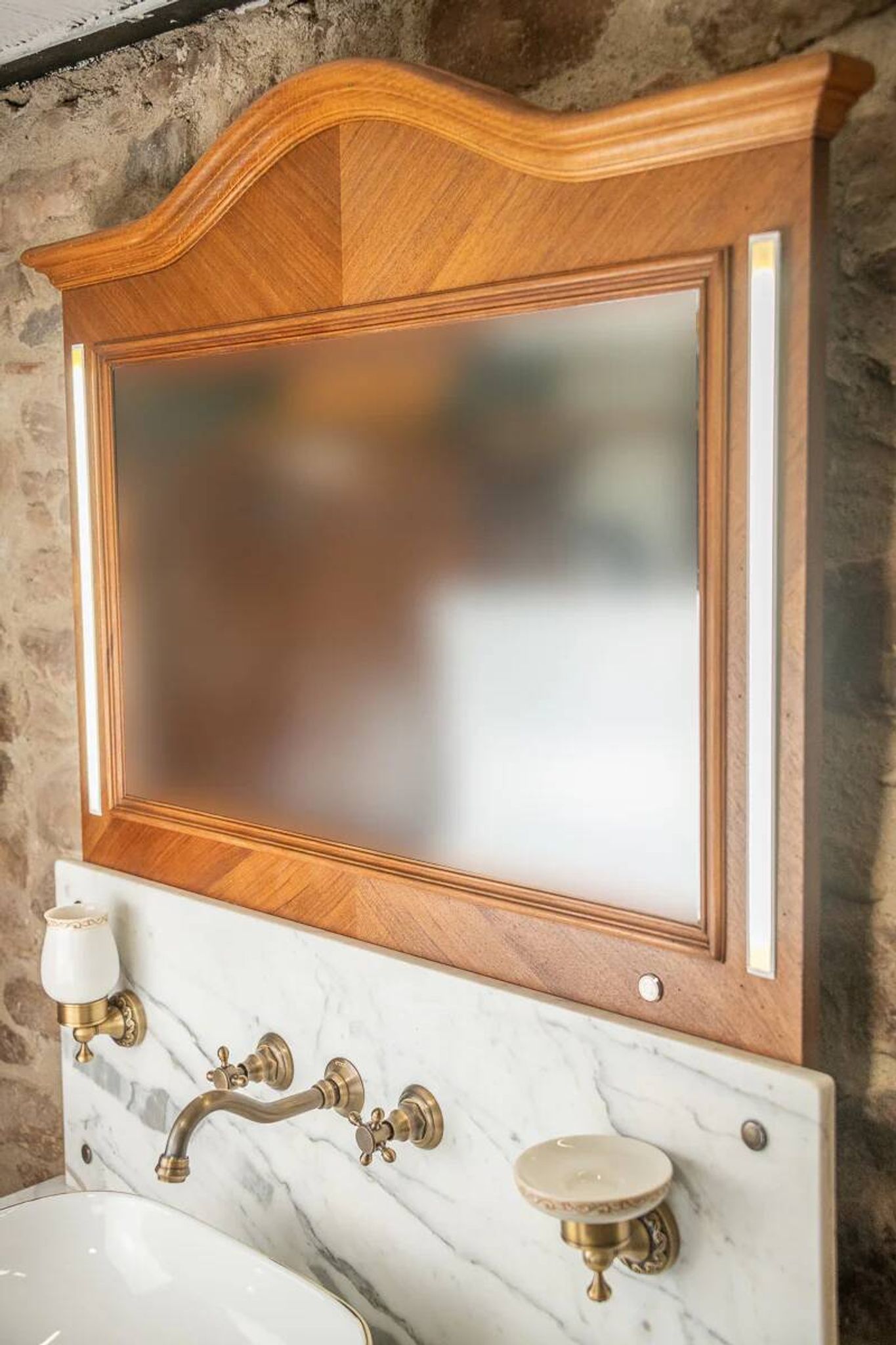 Antique washbasin cabinet from 1928 in wood and marble with illuminating mirror.