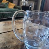 Pichet en verre gravé, décor feuillage, années 50