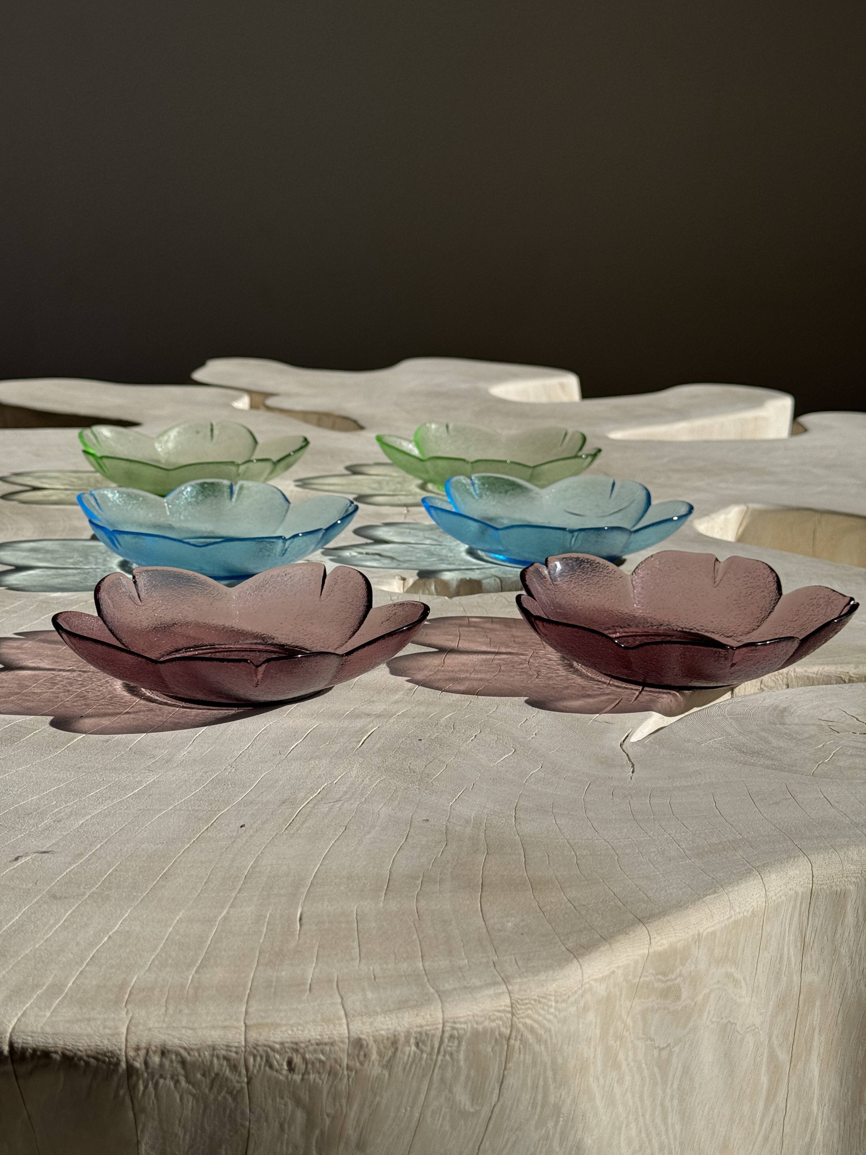 6 vintage flower-shaped bowls, XVM brand on the bottom