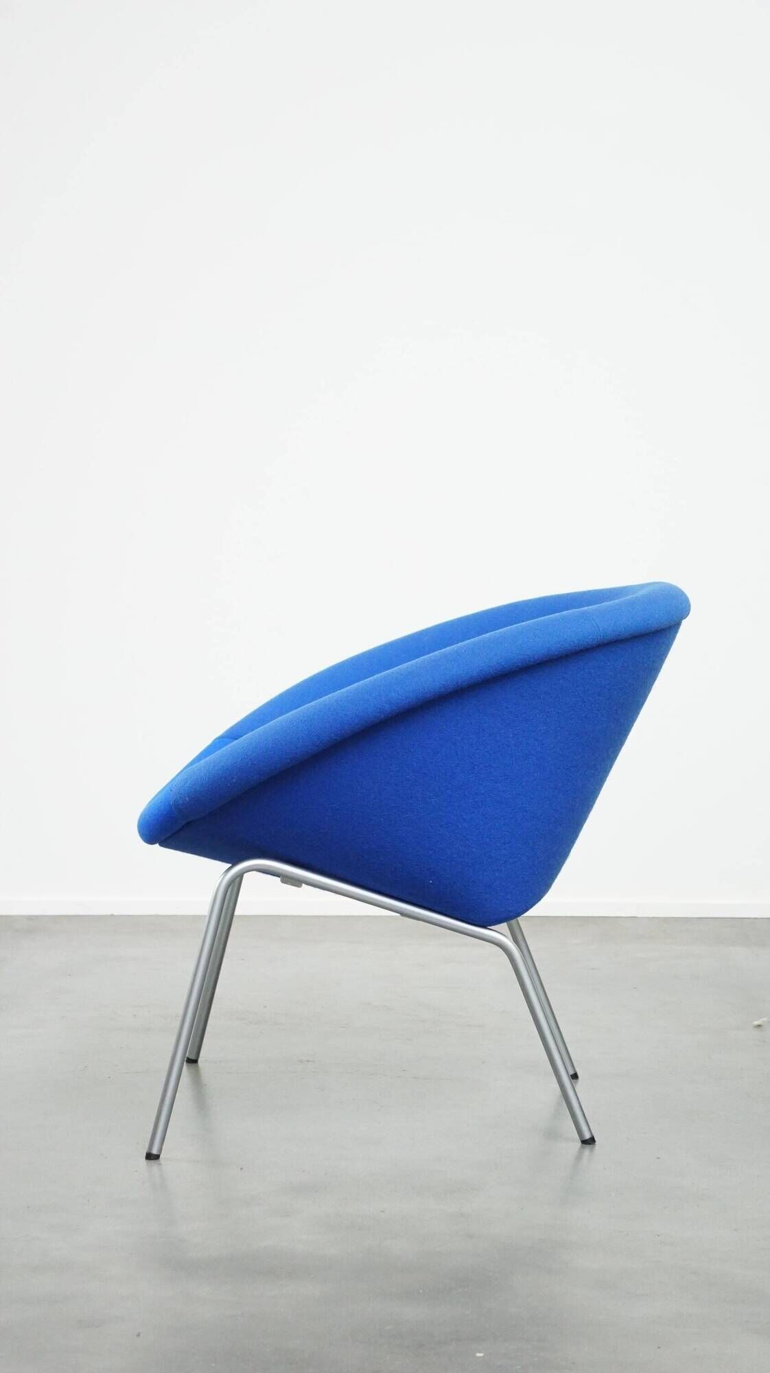 Vintage blue Walter Knoll German design lounge chair model 369 with a new seat