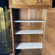 Armoire à glace en pitchpin et marqueterie