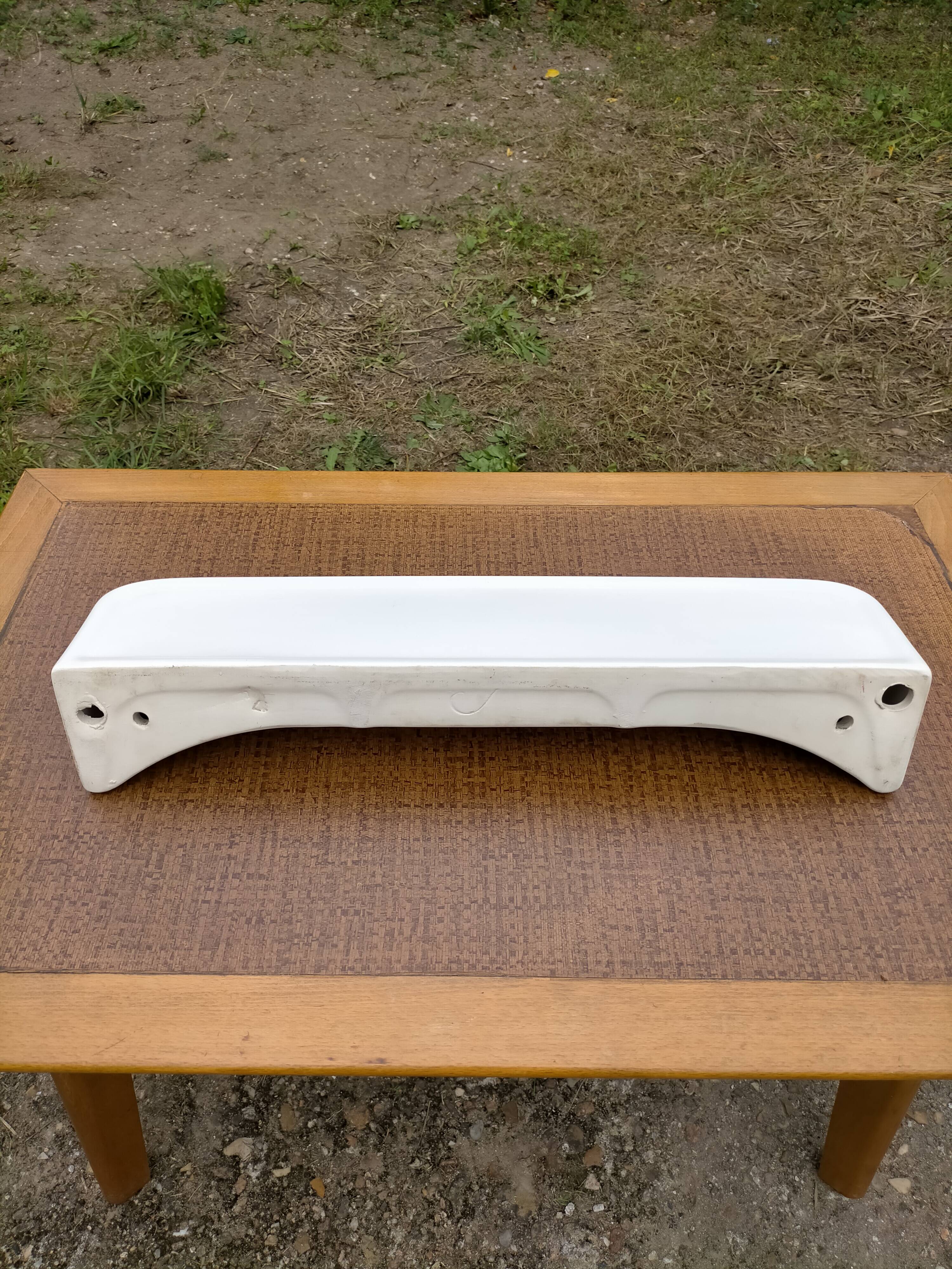 Bathroom shelf of the 30s in porcelain