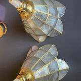 2 portable lamps with flower-shaped lampshades in mother-of-pearl and brass.