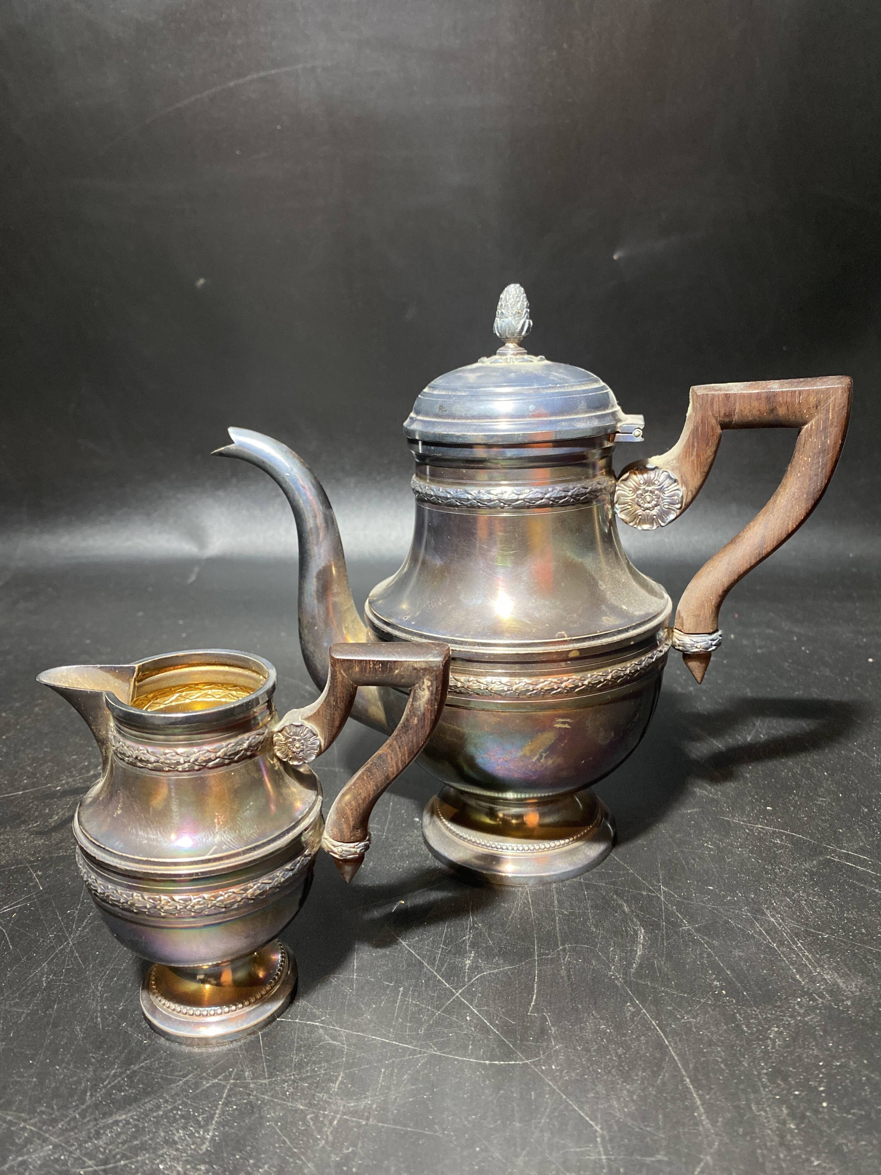 Teapot and milk jug set