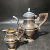 Teapot and milk jug set