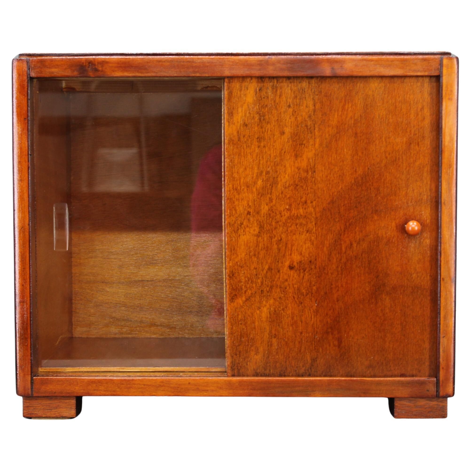 Vitrine Art Déco à portes coulissantes, Tchécoslovaquie, années 1940