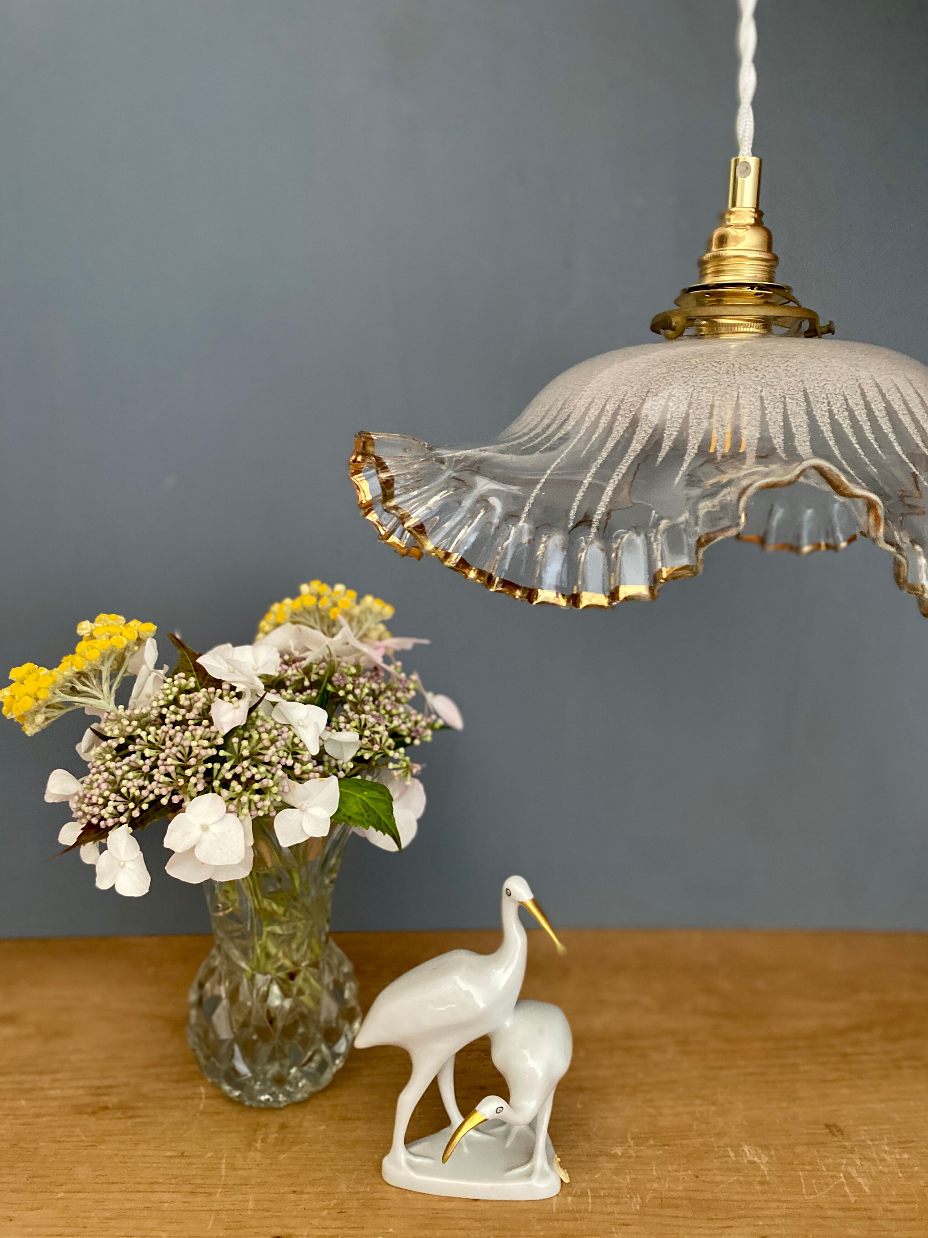 Vintage lampshade pendant lamp in white and gold granite glass